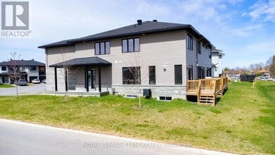 3 Morrall Ct in Arnprior, ON - Building Photo - Building Photo