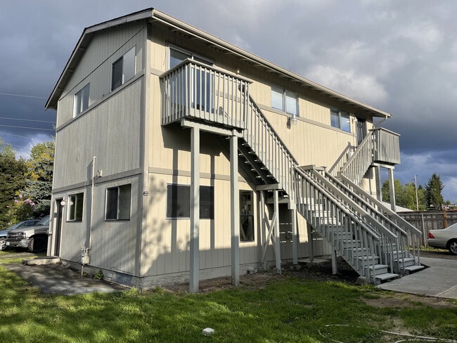 16627 113th Ave SE, Unit 2 Story in Renton, WA - Building Photo - Building Photo