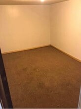 108 S 2nd Ave in Paden City, WV - Foto de edificio - Building Photo