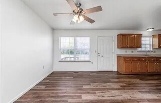 621 Twin Valley Dr in Lebanon, MO - Building Photo