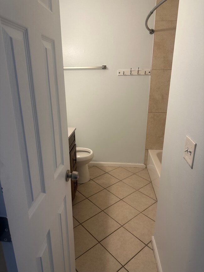 706 Eric Dr, Unit 706 in Nashville, TN - Foto de edificio - Building Photo