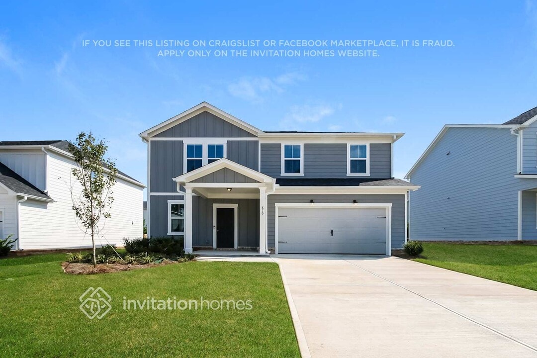 879 Pebble Blvd in Covington, GA - Foto de edificio