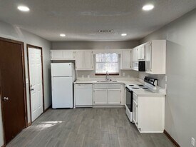 1150 Gentry Dr in Auburn, AL - Building Photo