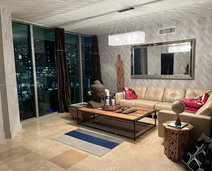 350 S Miami Ave, Unit 2002 in Miami, FL - Building Photo