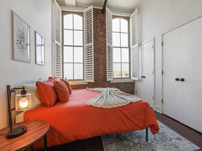 66 S Front St, Unit 21 in Memphis, TN - Foto de edificio - Building Photo