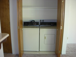 830 Mission Sierra Ct, Unit E in Redding, CA - Foto de edificio - Building Photo