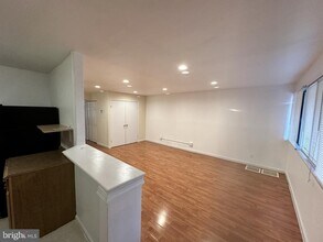 3926 Stone Gate Dr, Unit D in Suitland, MD - Foto de edificio - Building Photo