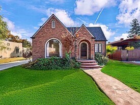 1622 W Harding Way in Stockton, CA - Building Photo