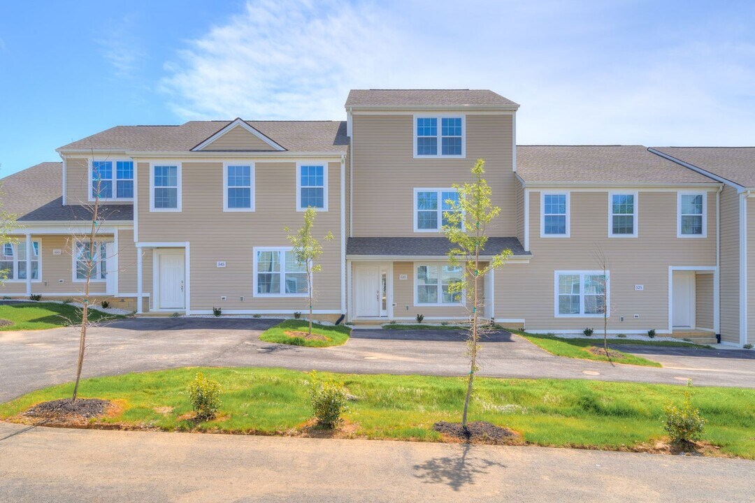 545 Twisted Oak Dr NW in Christiansburg, VA - Building Photo