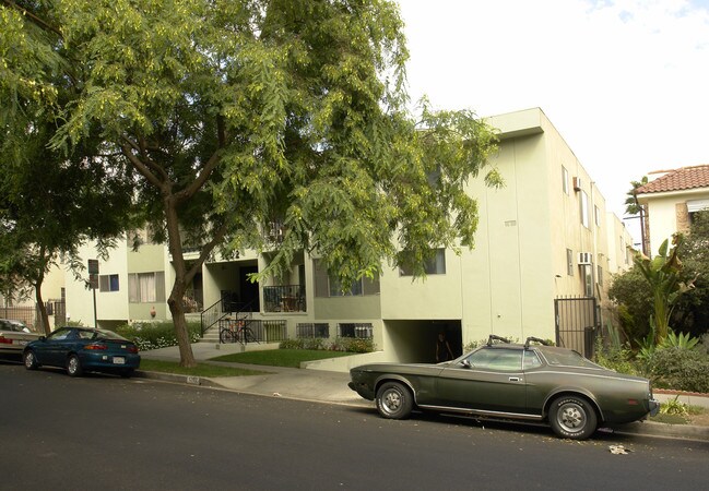 1202 N Fuller Ave in Los Angeles, CA - Foto de edificio - Building Photo