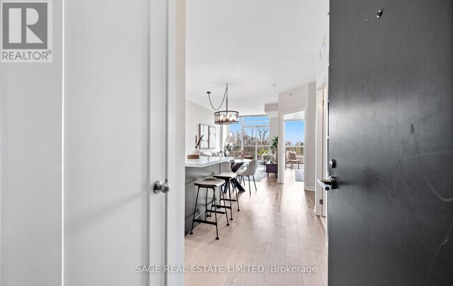 8-528 Fieldway Rd in Toronto, ON - Building Photo - Building Photo