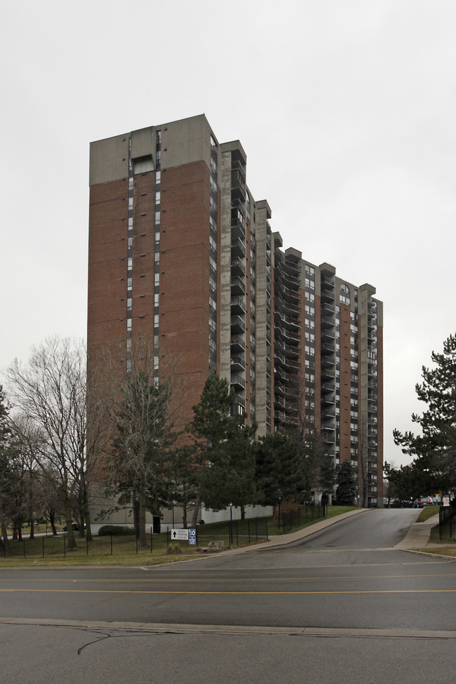 Parkway Terrace Condos in Mississauga, ON - Building Photo - Primary Photo