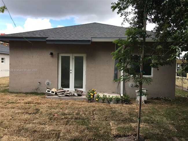 1970 NW 76th St in Miami, FL - Building Photo - Building Photo