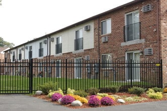 Hunters Creek in Bensalem, PA - Foto de edificio - Building Photo