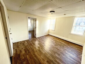 115 Summer St, Unit Apt 2 in North Brookfield, MA - Foto de edificio - Building Photo