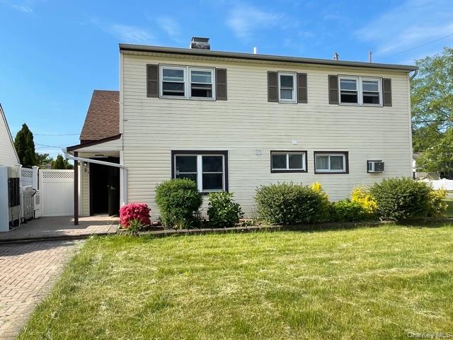 2 Butler Ln in Levittown, NY - Building Photo