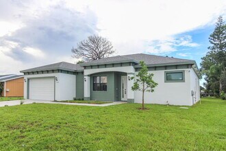 1143 SW Estaugh Ave in Port St. Lucie, FL - Building Photo - Building Photo