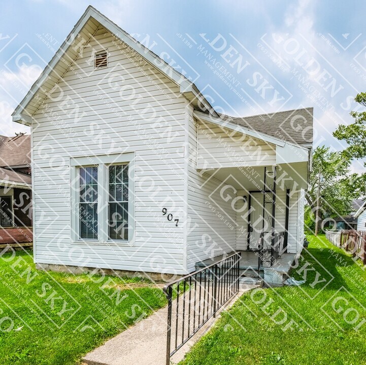 907 S Beacon St in Muncie, IN - Building Photo