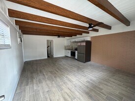 1216 E 138th Ave in Tampa, FL - Building Photo