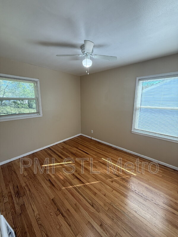329 Caithness Rd in St. Louis, MO - Building Photo - Building Photo
