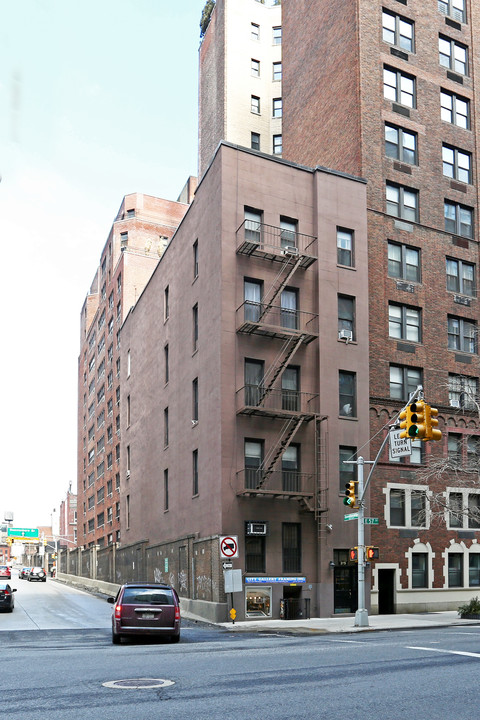 315 E 57th St in New York, NY - Building Photo