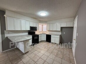 306 E 3rd St in Owasso, OK - Building Photo - Building Photo