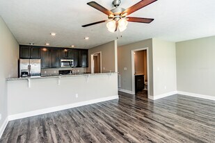 Walnut Valley in Bowling Green, KY - Building Photo