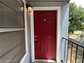 219 Fry St, Unit 12 in Denton, TX - Building Photo - Building Photo