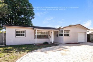 7438 Taft St in Hollywood, FL - Building Photo