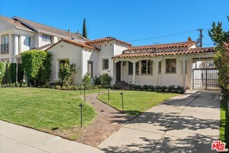 208 S Rodeo Dr in Beverly Hills, CA - Building Photo - Building Photo