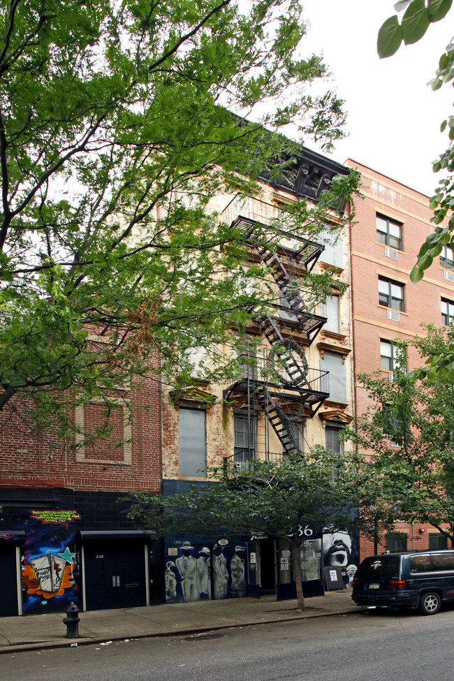 236 E Third St in New York, NY - Foto de edificio - Building Photo