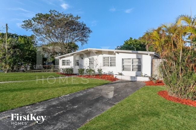 1571 NE 44th St in Pompano Beach, FL - Building Photo - Building Photo