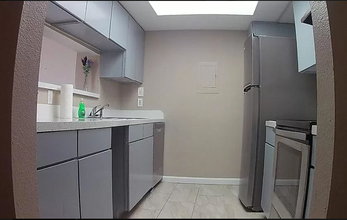 2824 S Bartell Dr in Houston, TX - Building Photo