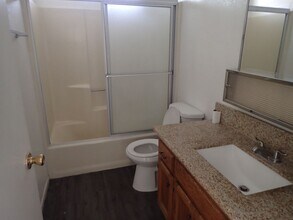 936 W Atkins Ave in Ridgecrest, CA - Foto de edificio - Building Photo