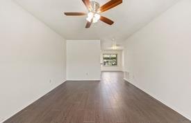 8235 Summer Side Dr in Austin, TX - Building Photo - Building Photo