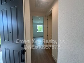 657 Heathridge St in Manteca, CA - Foto de edificio - Building Photo