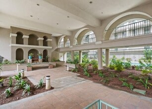 555 Maine Ave in Long Beach, CA - Building Photo - Building Photo