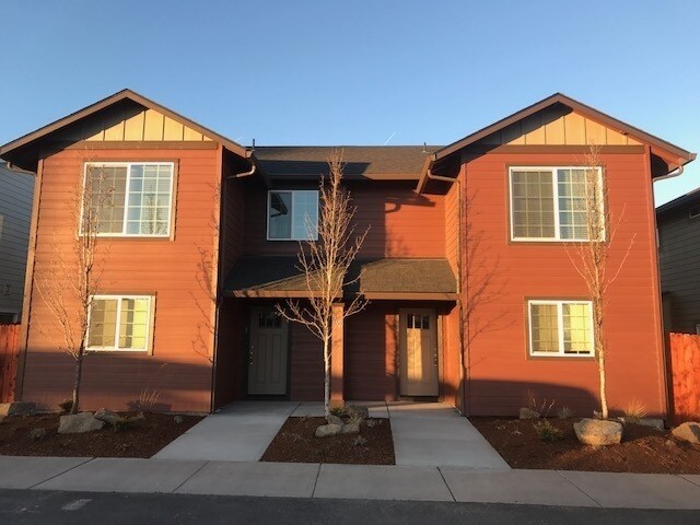 796 NE Copperleaf Loop in Bend, OR - Building Photo