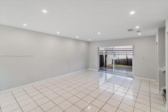 360 NW 114th Ave in Miami, FL - Building Photo - Building Photo