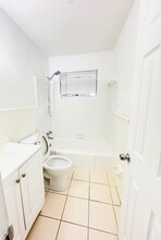 4290 NW 21st Ave in Oakland Park, FL - Building Photo - Building Photo