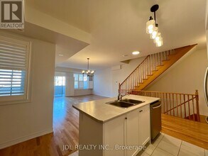 35 Jaffna Ln in Markham, ON - Building Photo - Building Photo