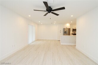 1435 Curlew Ave in Naples, FL - Foto de edificio - Building Photo