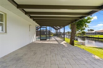 2232 SE 27th St in Cape Coral, FL - Foto de edificio - Building Photo