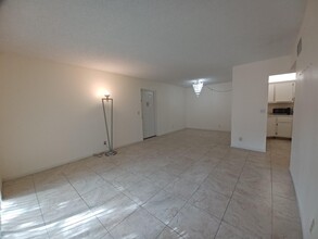 205 Foxtail Dr in Greenacres, FL - Building Photo - Building Photo