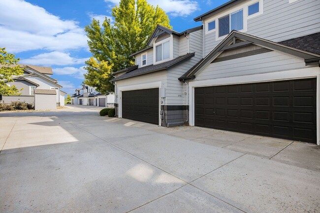 property at 3752 Oakwood Dr