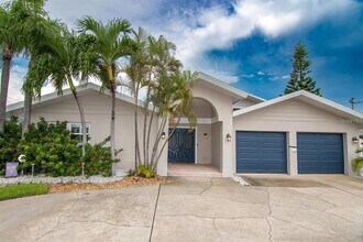 2822 W Vina Del Mar Blvd in St Pete Beach, FL - Building Photo - Building Photo