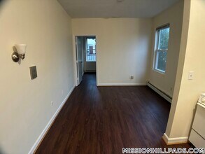 59 S Huntington Ave in Boston, MA - Foto de edificio - Building Photo