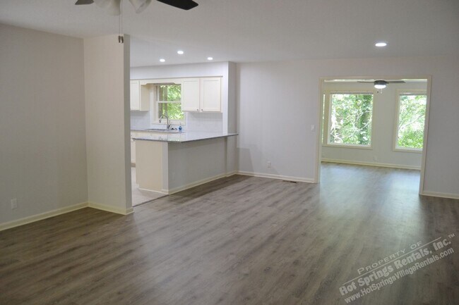 44 Malaga Way in Hot Springs, AR - Building Photo - Building Photo