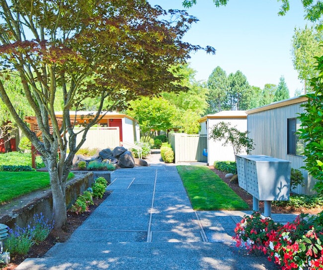 King Plaza Apartments in Portland, OR - Foto de edificio - Building Photo