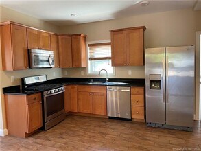 17 Lester Ave in Stonington, CT - Building Photo - Building Photo